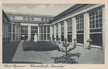 Siegsdorf-Bad Adelholzen - Wandelhalle, Innenhof Siegsdorf-Bad Adelholzen - Wandelhalle, Innenhof