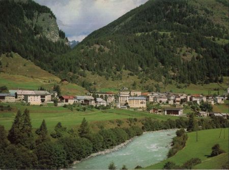 Lavin - Schweiz - gegen Val Lavinouz Lavin - Schweiz - gegen Val Lavinouz