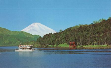Lake Ashi-no-ko - Japan - Excursion Boat Lake Ashi-no-ko - Japan - Excursion Boat