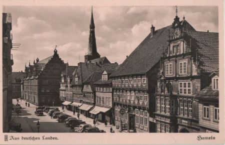 Hameln - Blick in die Osterstraße mit Hochzeitshaus - ca. 1950 Hameln - Blick in die Osterstraße mit Hochzeitshaus - ca. 1950