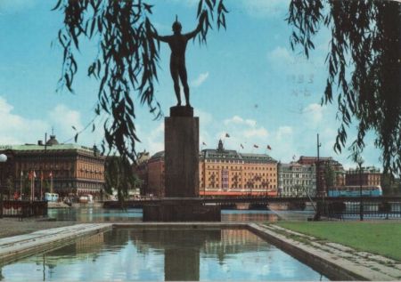 Schweden - Stockholm - Strömparterren med Solsangaren - 1964 Schweden - Stockholm - Strömparterren med Solsangaren - 1964