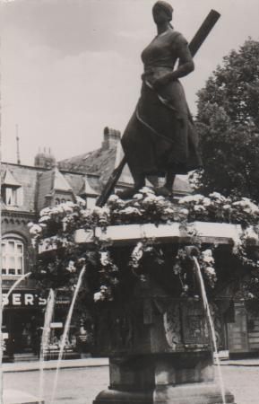 Husum - Asmussen-Woldsen-Brunnen - ca. 1955 Husum - Asmussen-Woldsen-Brunnen - ca. 1955