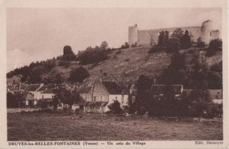 Frankreich - Druyes-les-Belles-Fontaines - Un coin du Village - ca. 1950 Frankreich - Druyes-les-Belles-Fontaines - Un coin du Village - ca. 1950