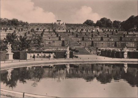 Potsdam, Sanssouci - Schloß mit Terrassen - 1959 Potsdam, Sanssouci - Schloß mit Terrassen - 1959