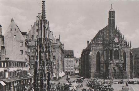 Nürnberg - Marktplatz - Schöner Brunnen - 1956 Nürnberg - Marktplatz - Schöner Brunnen - 1956