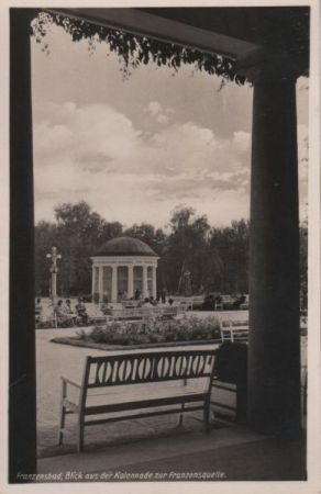 Franzensbad - Blick aus der Kolonnade zur Franzensquelle - ca. 1940 Franzensbad - Blick aus der Kolonnade zur Franzensquelle - ca. 1940