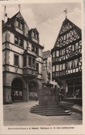 Bernkastel-Kues - Rathaus mit St. Michaelbrunnen - 1950 Bernkastel-Kues - Rathaus mit St. Michaelbrunnen - 1950
